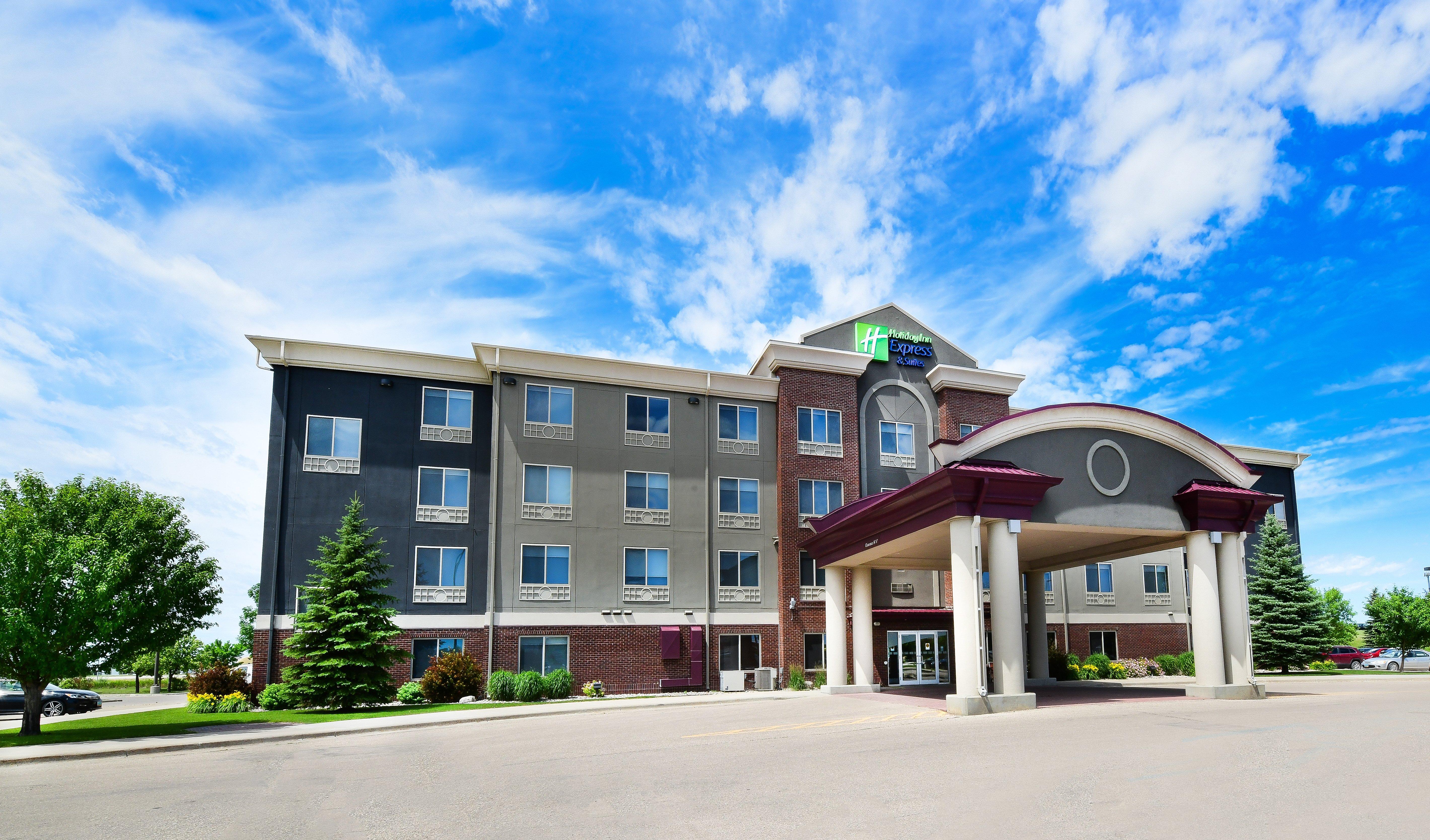 Holiday Inn Express Hotel & Suites Grand Forks By Ihg Exterior foto