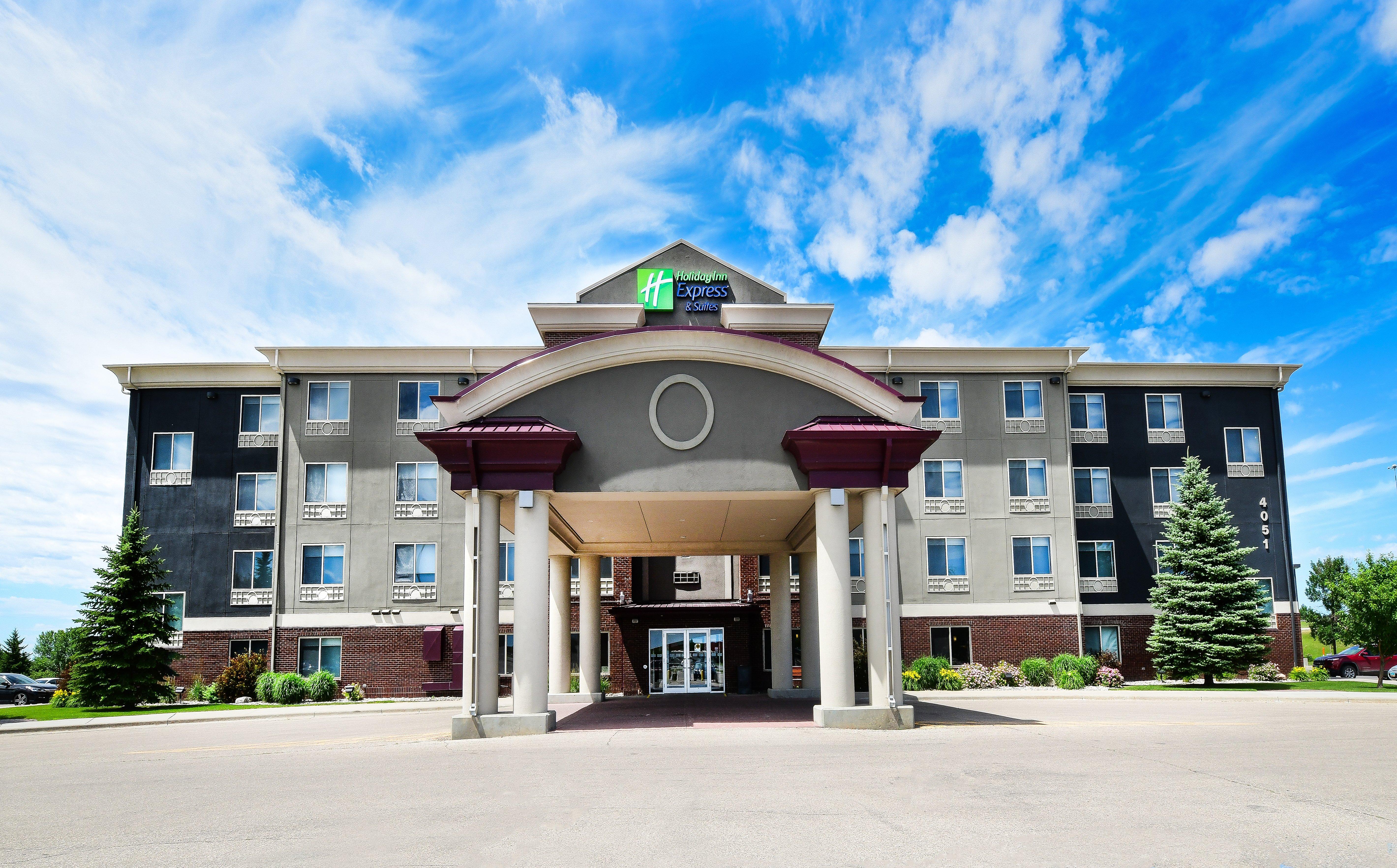 Holiday Inn Express Hotel & Suites Grand Forks By Ihg Exterior foto