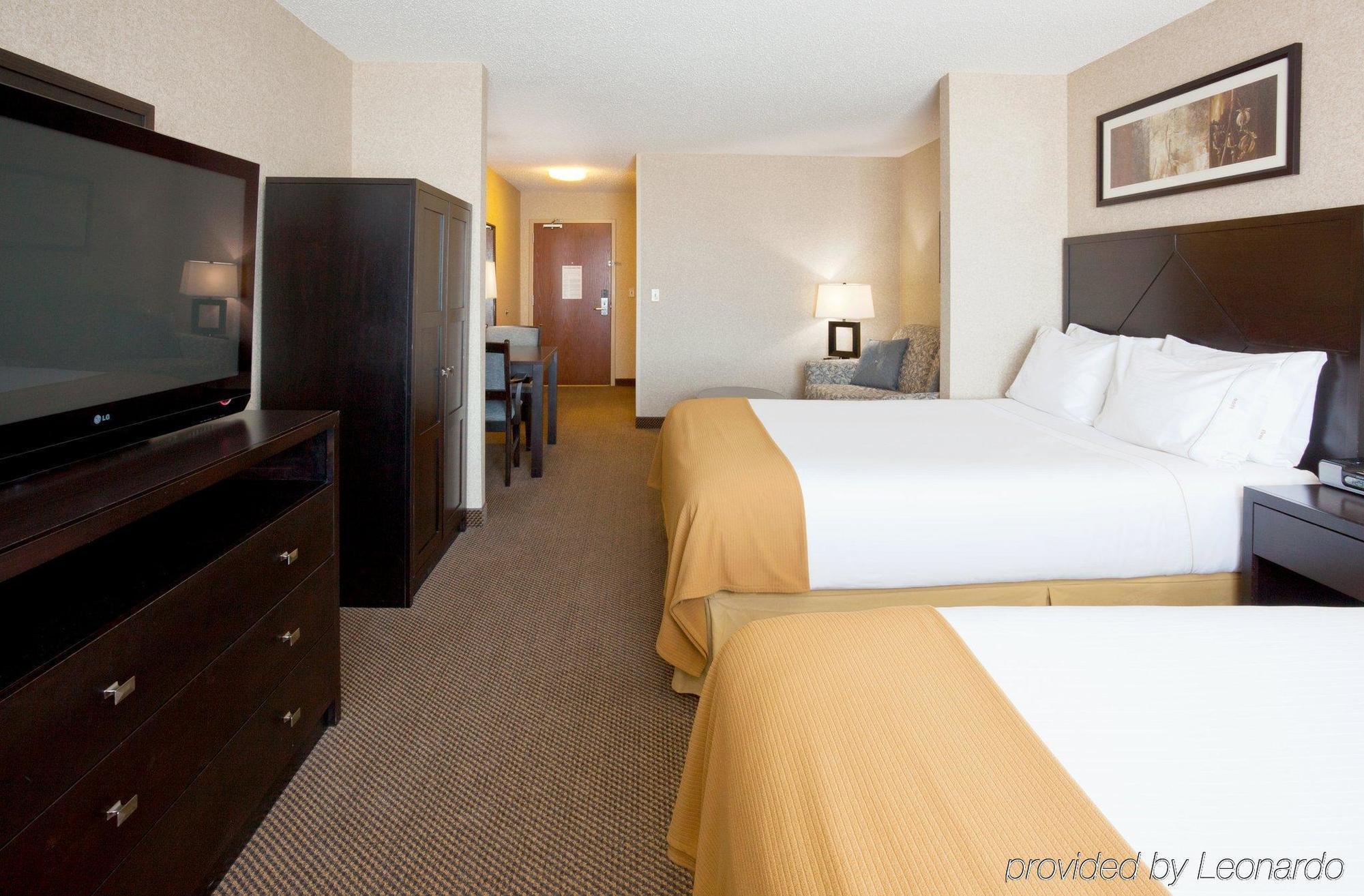 Holiday Inn Express Hotel & Suites Grand Forks By Ihg Habitación foto